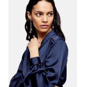 NWOT SCALLOP SATIN BLOUSE IN NAVY BLUE